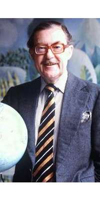 Alan Whicker, British journalist and broadcaster (Whicker's World), dies at age 87